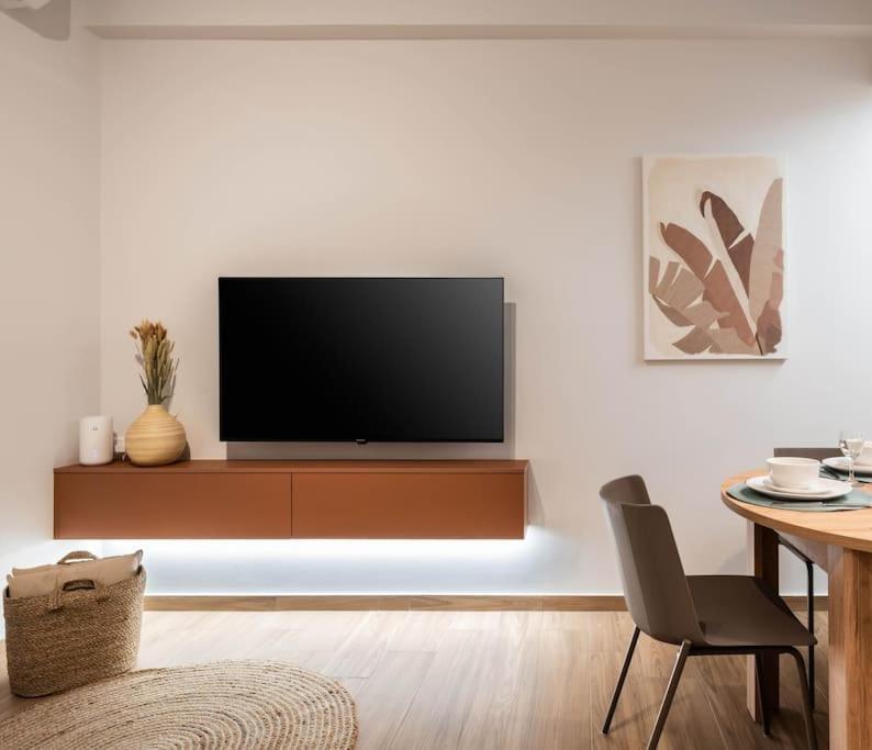 Delightful Sense 2Bd Apt In Kolonaki 7 Min To Metro Athens Luaran gambar